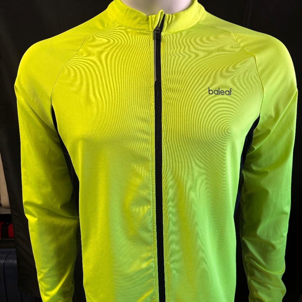 Nice mens large full zip lightweight Baleaf cycling jacket